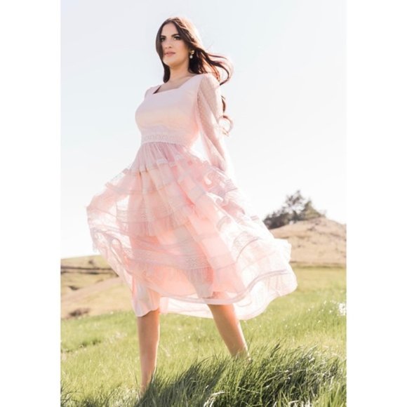 Rachel Parcell Dresses & Skirts - RACHEL PARCELL-Tiered Ruffe Long Sleeve Lace Dress